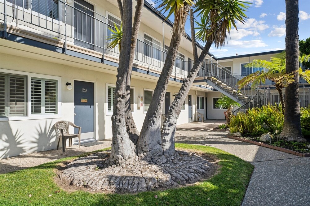 Lovely 1 Bed Beach Condo #128 1 Bedroom Condo by Sunset Shores Condominiums