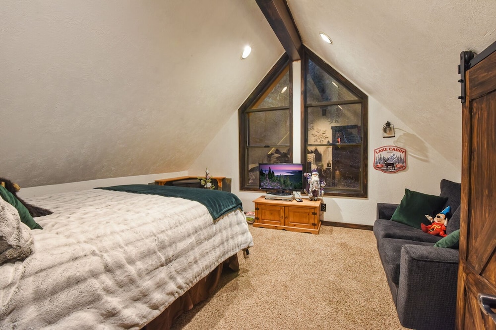 Tahoe Pines Cabin view 4