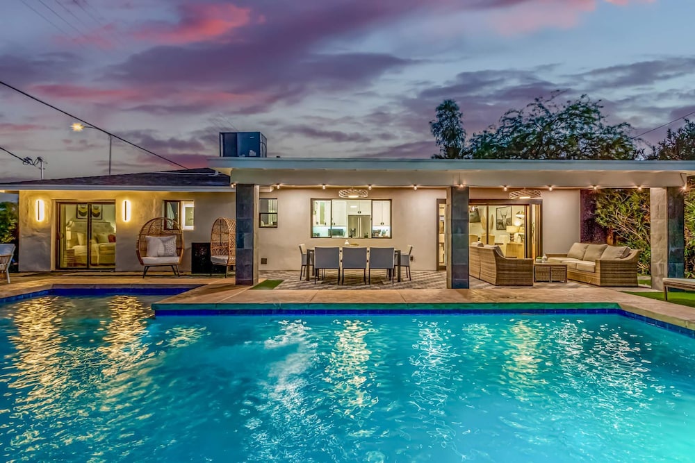 NEW The Kensington Custom Pool Al-fresco Living