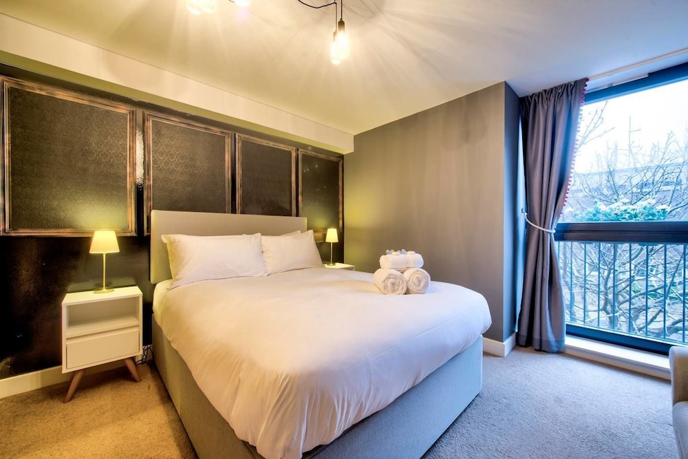 JOIVY Stylish City Centre Apartment for Two view 3