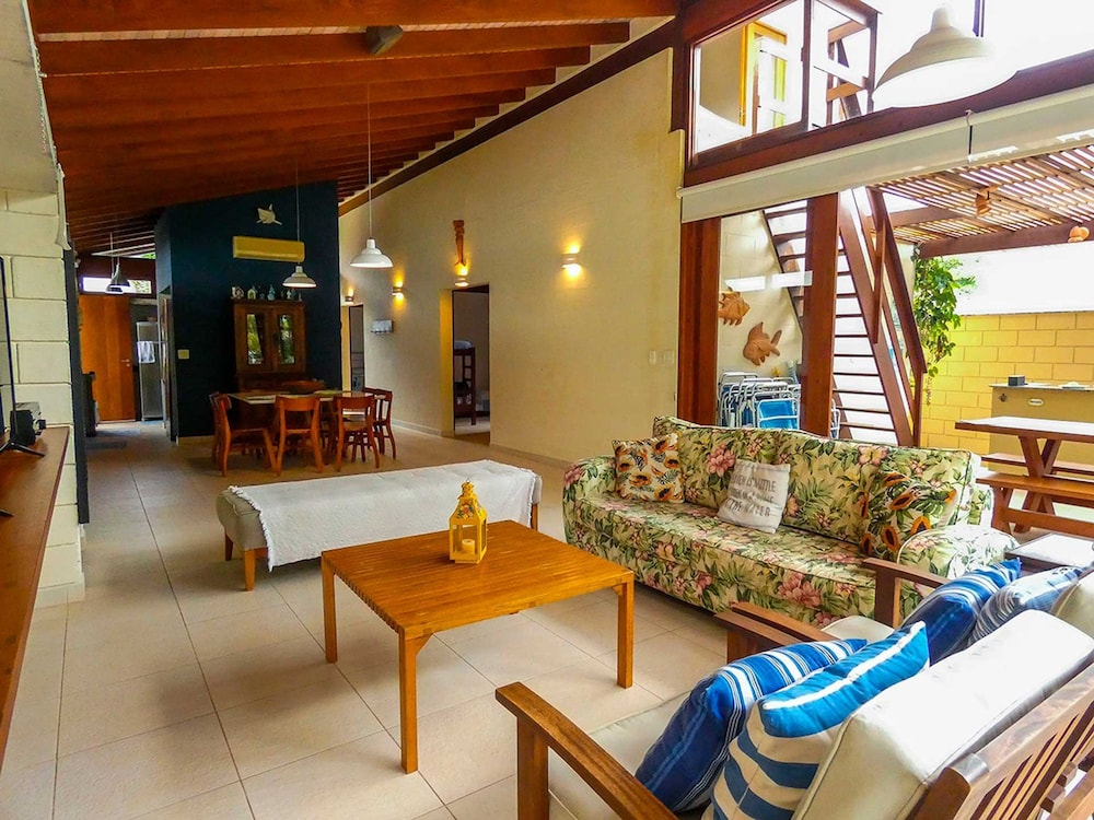 Casa c Wi-fi Jacuzzi e Churrasqueira em Guaec SP
