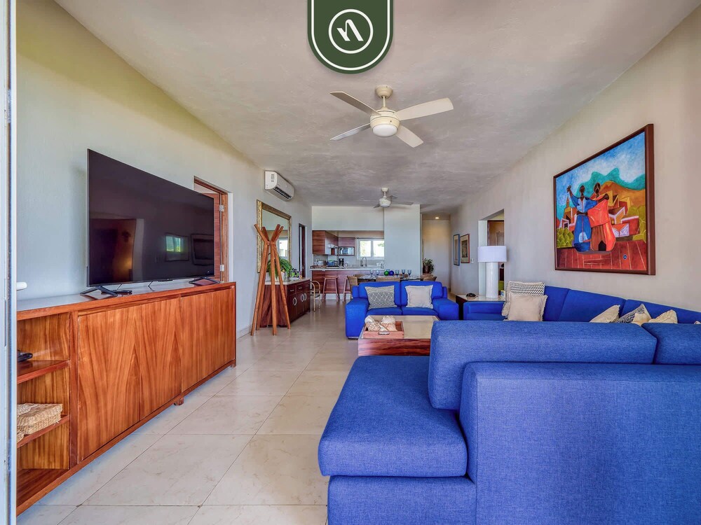 Oceanview 4 BR Condo - Pool - Beach - Terrace