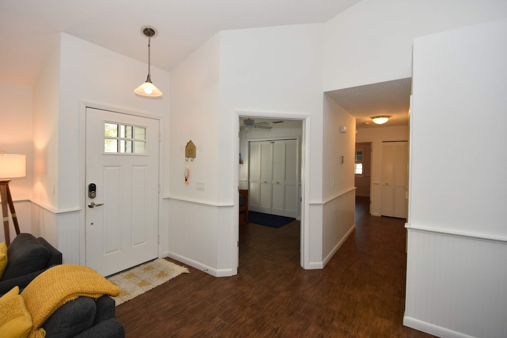 Sea Colony Cottage - Beachside Cottage in Beachfront Community w Pool