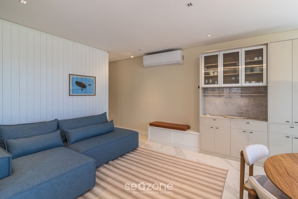 Fully Equipped Stays Just Steps From the sea in Pereque Mtrs