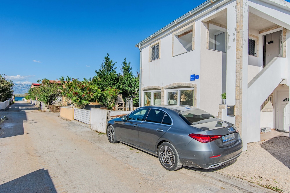 Apartments Ladika