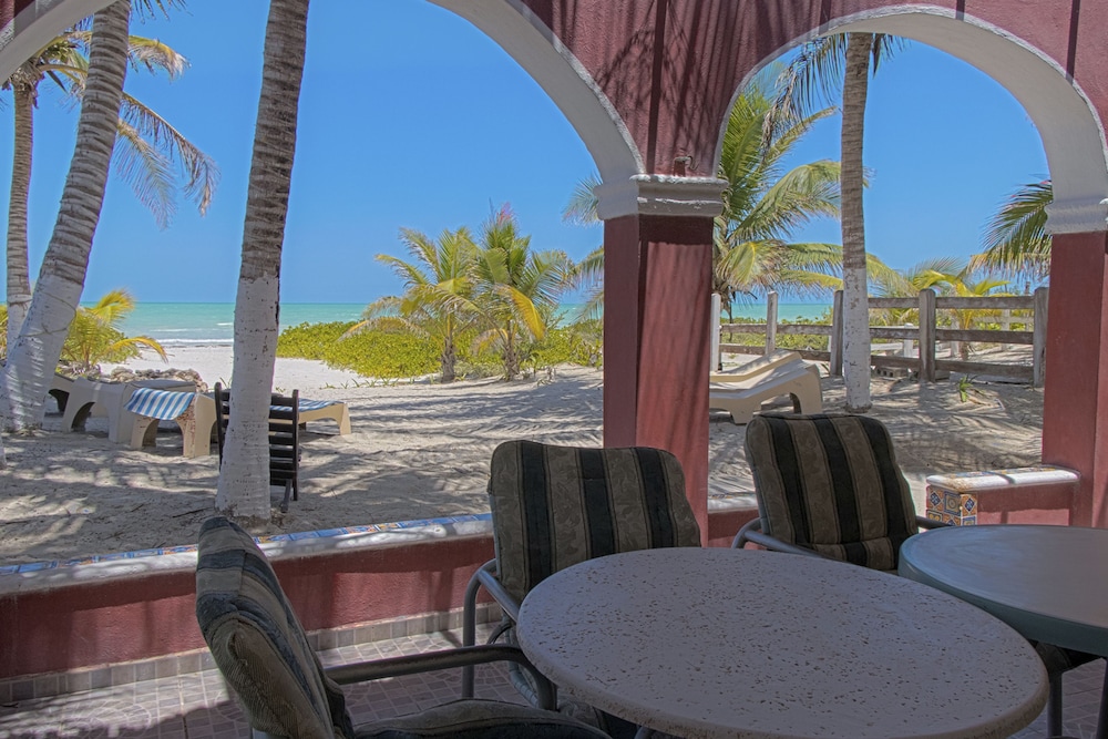 Beachfront Groundfloor Hacienda del Cuyo