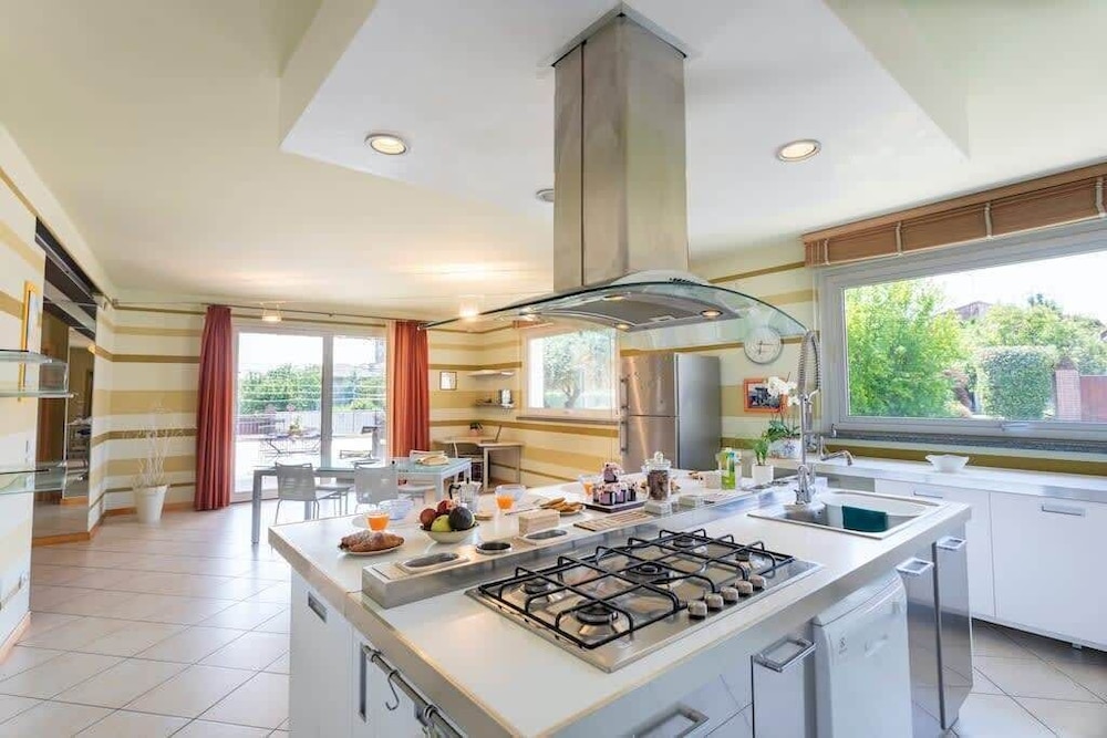 Villa Near Milan With Swimming Pool
