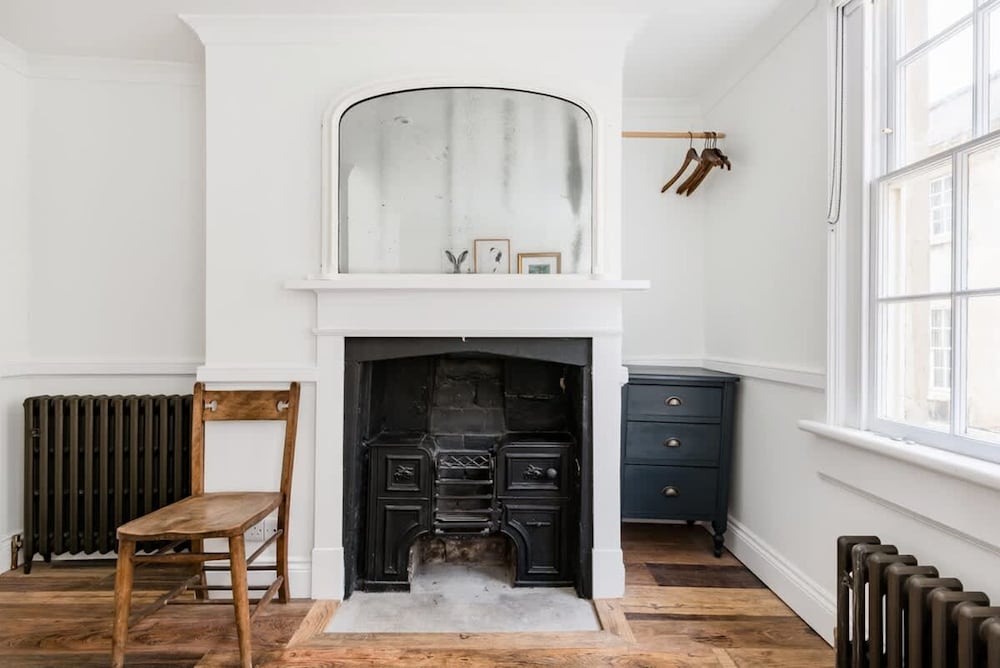 Central Georgian Townhouse With Free Parking