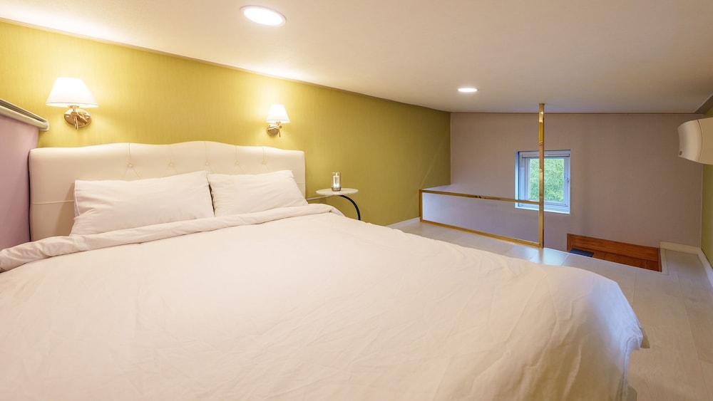 Namhae Elsia Pet Pool Villa Pension