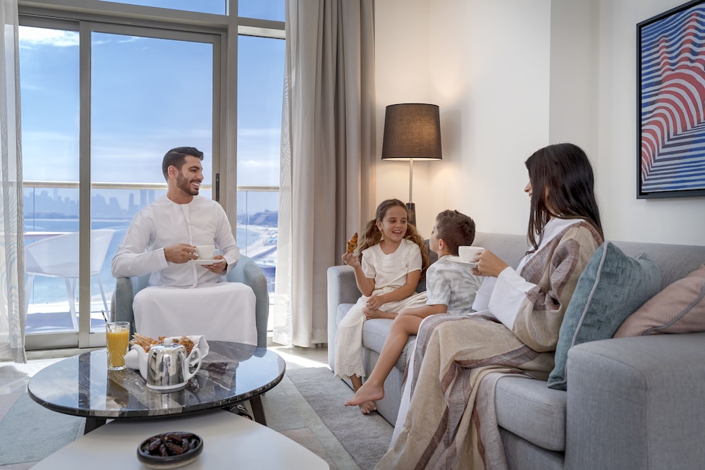 Th8 Palm Dubai Beach Resort, Vignette Collection by IHG