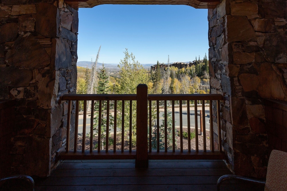 Grand Lodge - 3 Bedroom Deluxe #308 - Ski-in/out 3 Condo