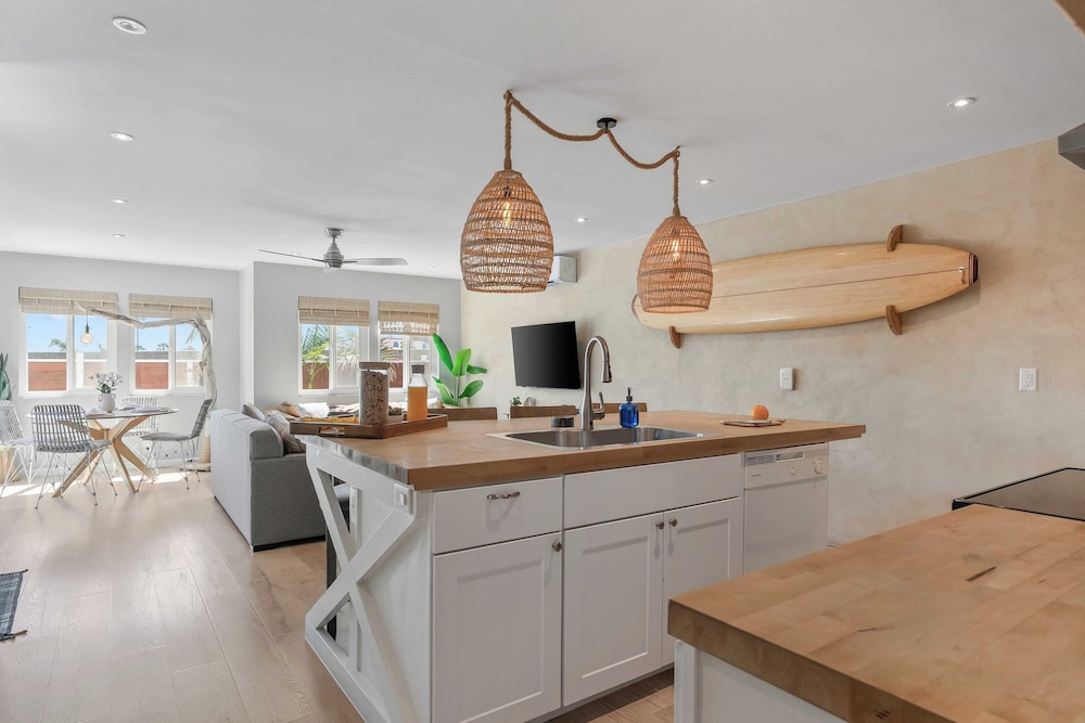 Modern San Clemente Duplex 2 Units w/ Ocean Views, Walk to Trestles Beach