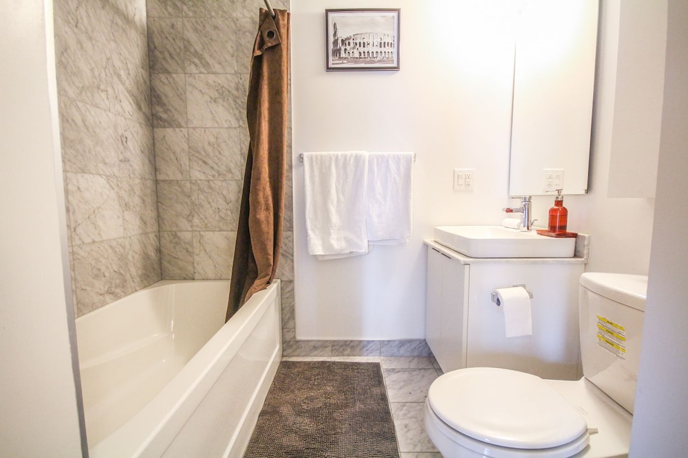 Sarkar Suites - Entertainment District