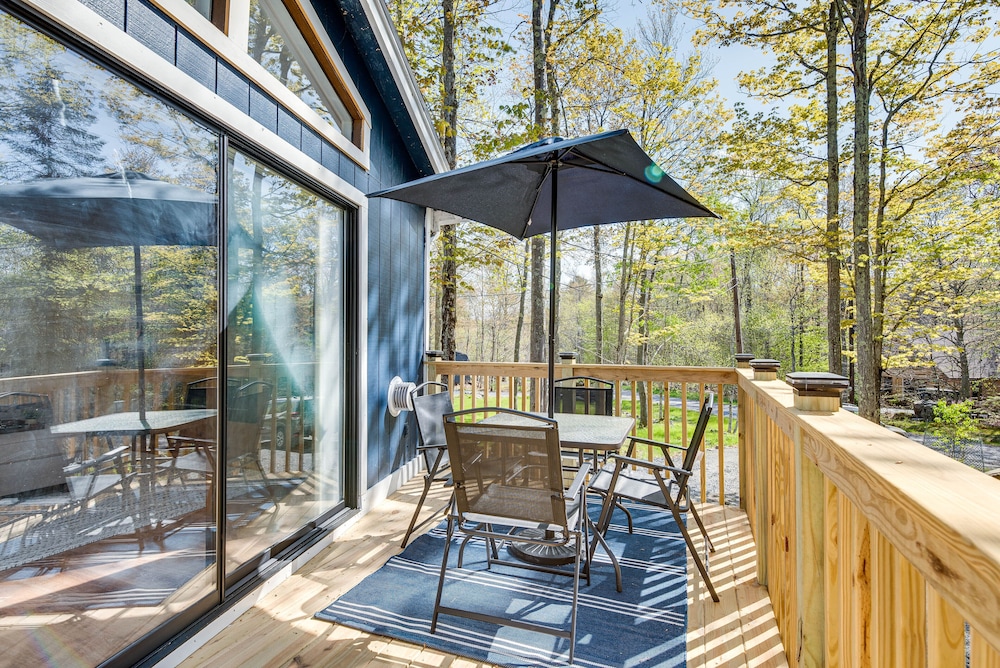 Deck & Community Perks: Bright Pocono Lake Home! view 4