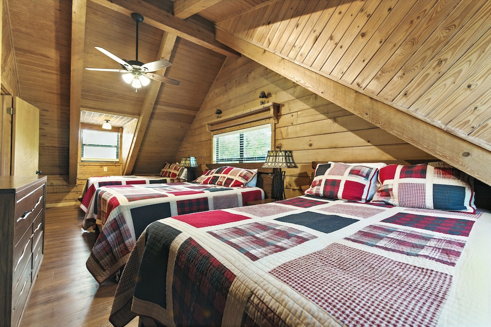 Frio Rivers Edge In The Heart Of Hill Country 3 Bedroom Cabin