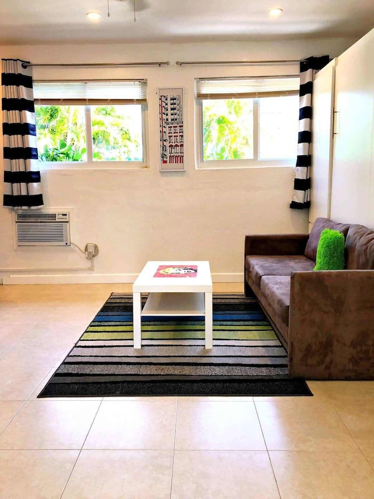 Studio in Las Olas Near FL Beach