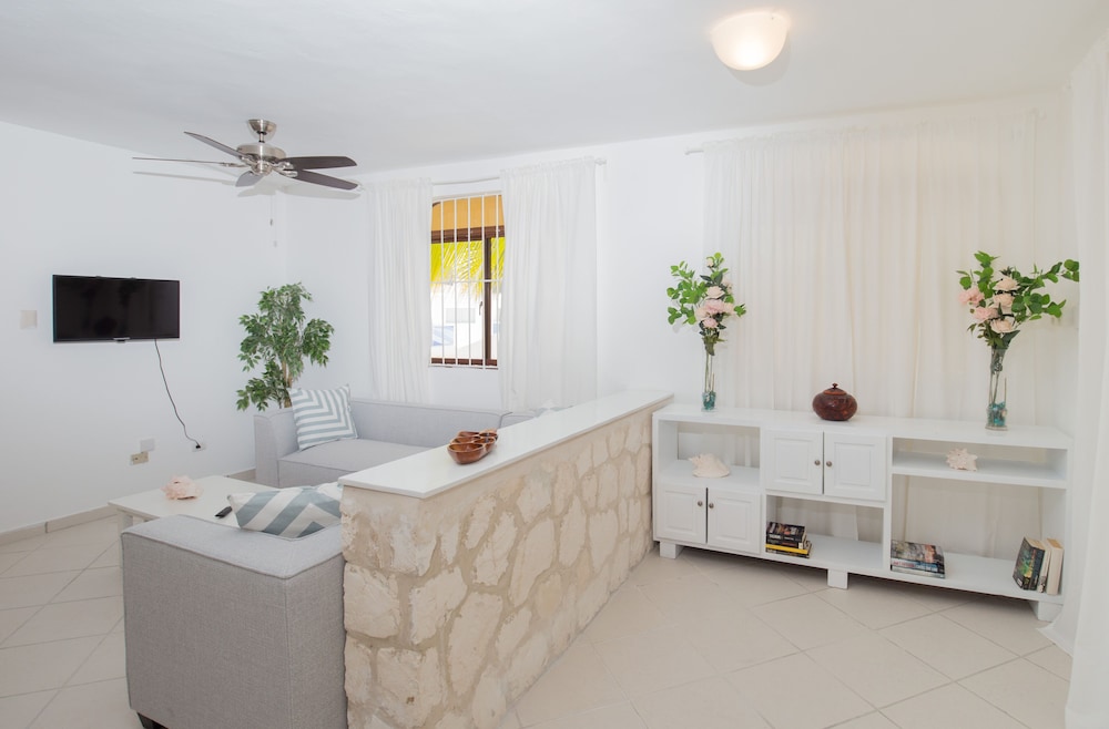 Los Corales Beach Village
