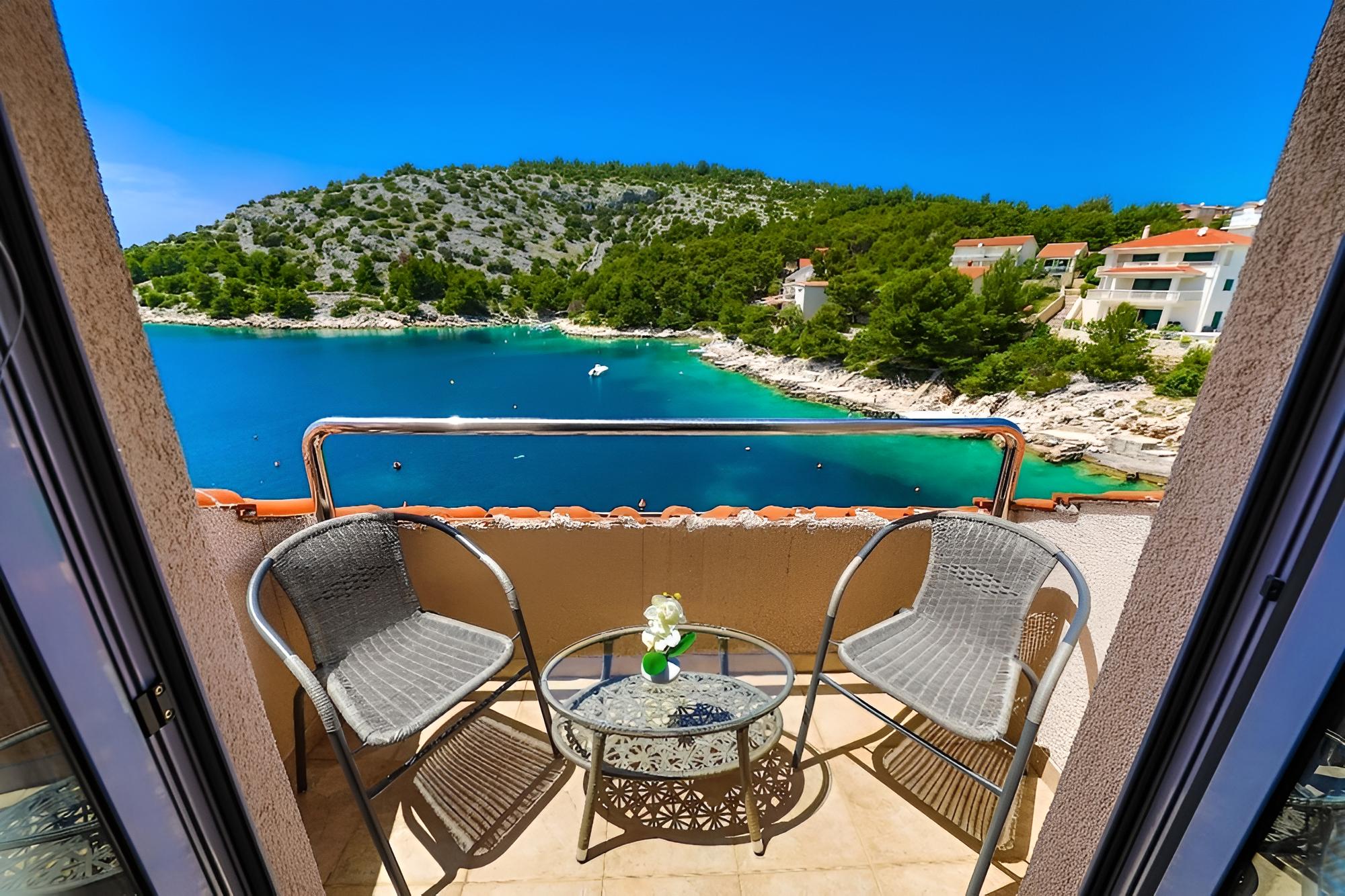 Silva - With Pool and Great View - H view 4