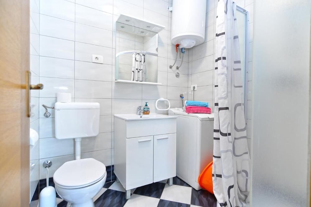 Lovely Flat Just Steps From the Beach