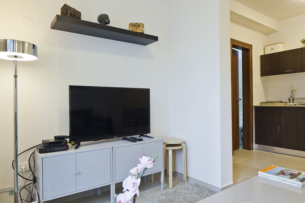 TLV Suites By The Sea - 2 Rooms