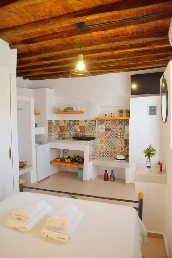 Palaios Rooms view 5