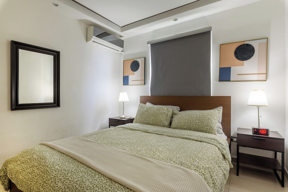 Oceanfront Condo in Ave. España Sleeps 8