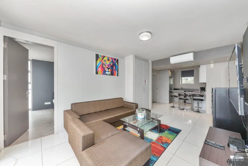 Contemporary 2BD Apartment w/ Balcony, Greenpoint! view 5
