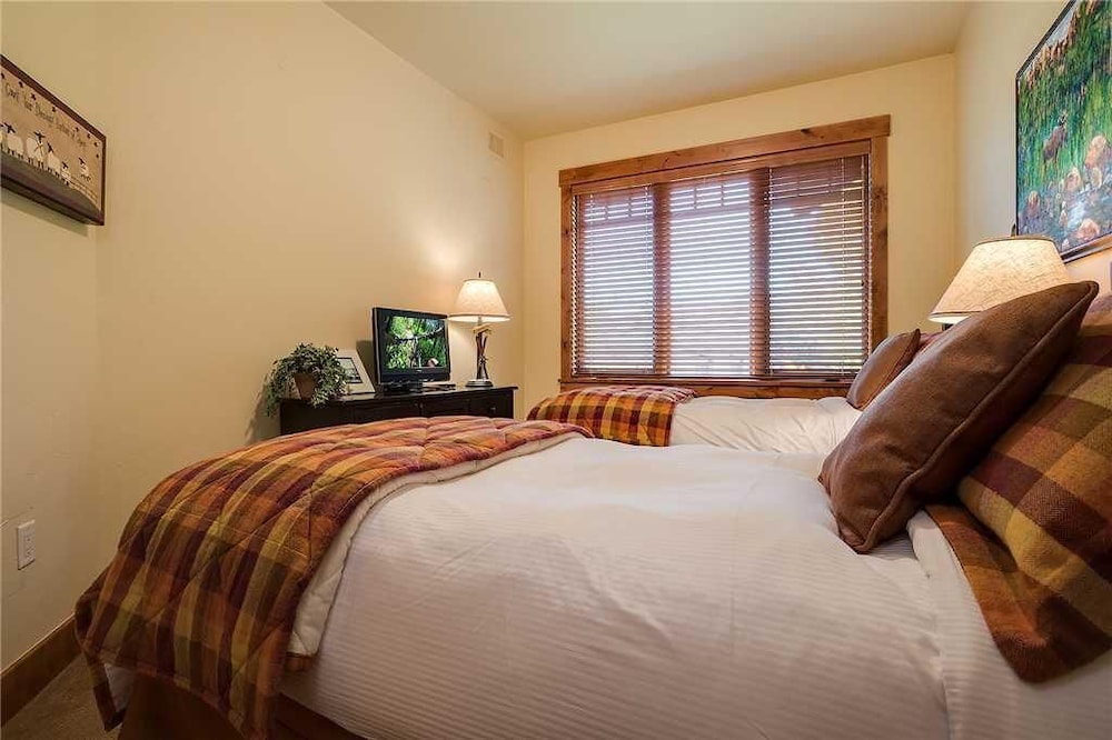 5305 Emerald Lodge, Trappeur's Crossing Apartment 4