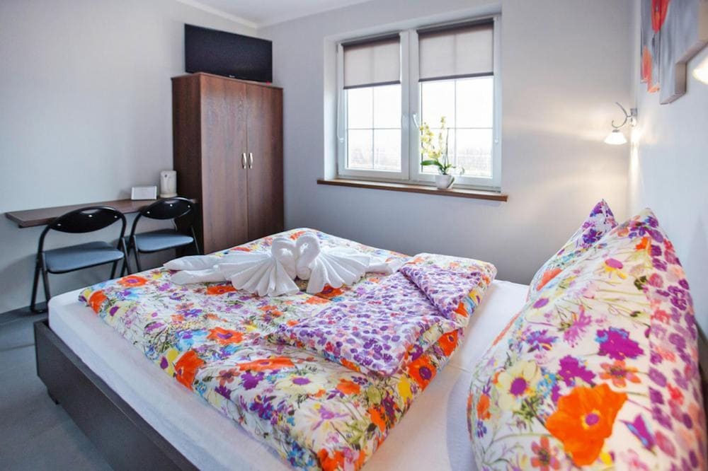 Comfortable Apartment, 5 Bedrooms, Summer Pool