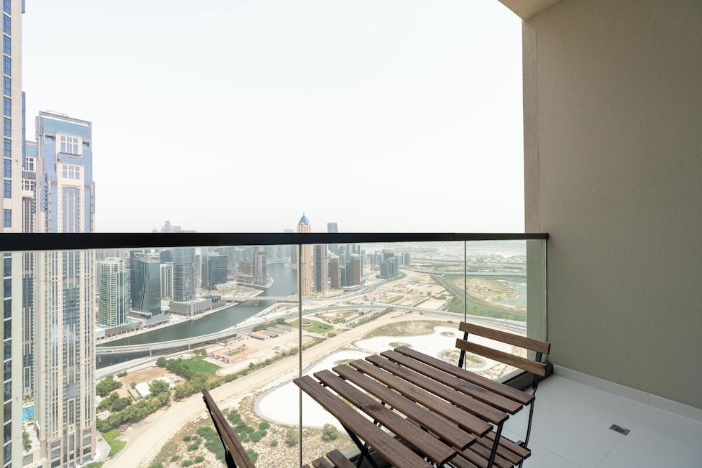 Lux BnB Aykon City I Skyline Canal Views