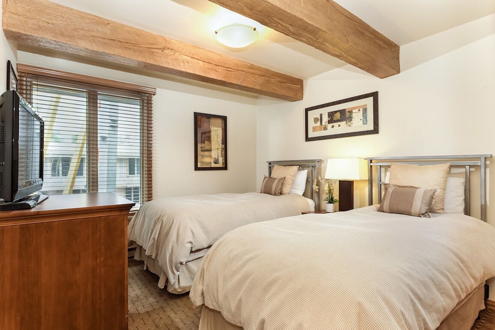 Chateau Eau Claire & Roaring Fork by Frias Properties