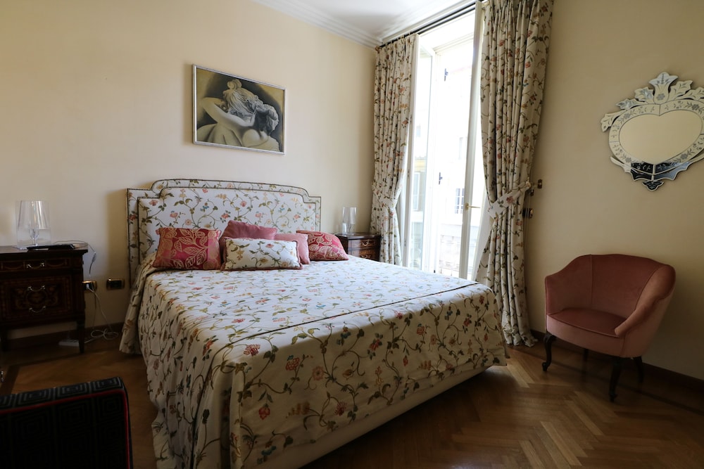 Rome King Suite
