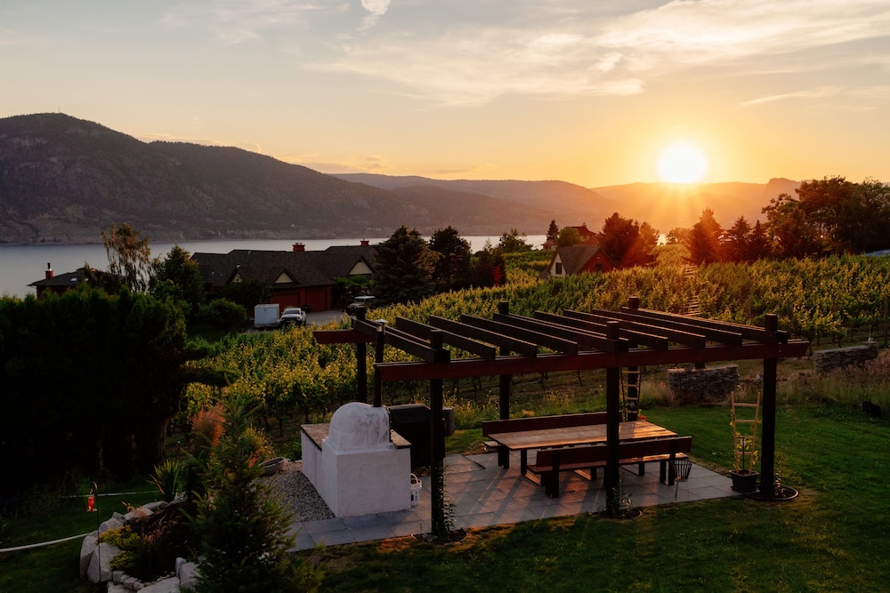 Hotel OK Whistle Stop Bed & Breakfast - Image 1