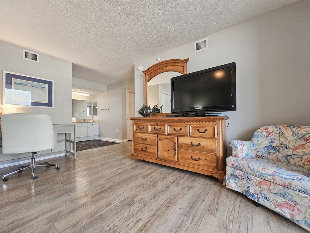 Brighton 103, Ocean View Condo, Full Amenities. 2 Bedroom Condo