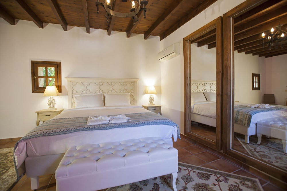 Saint Artemios Hotel and Oriental Suites