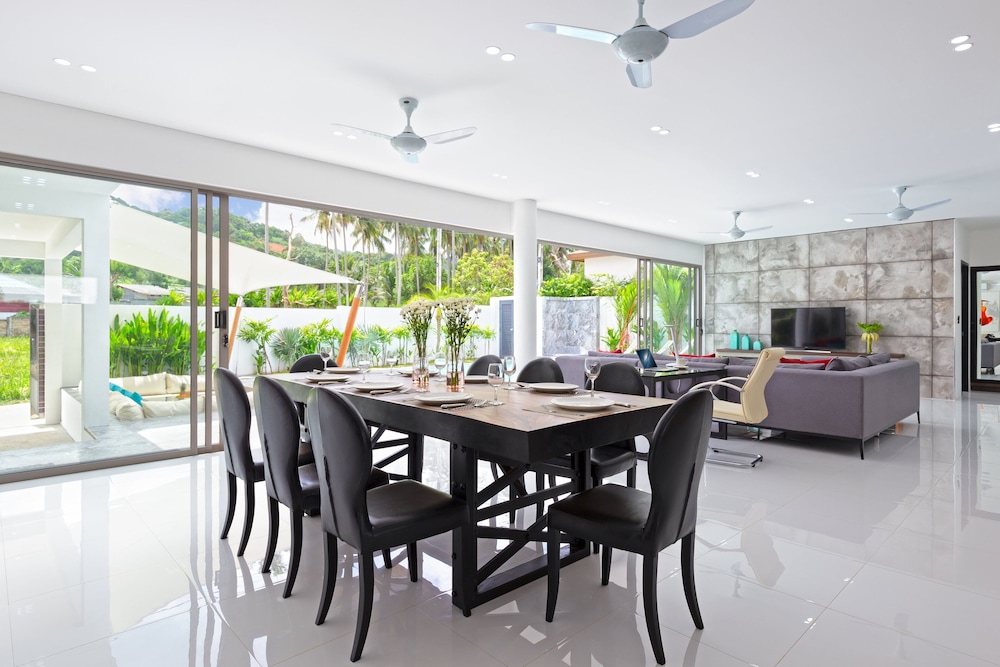 Open-space Design 4BR Pool Villa Luna