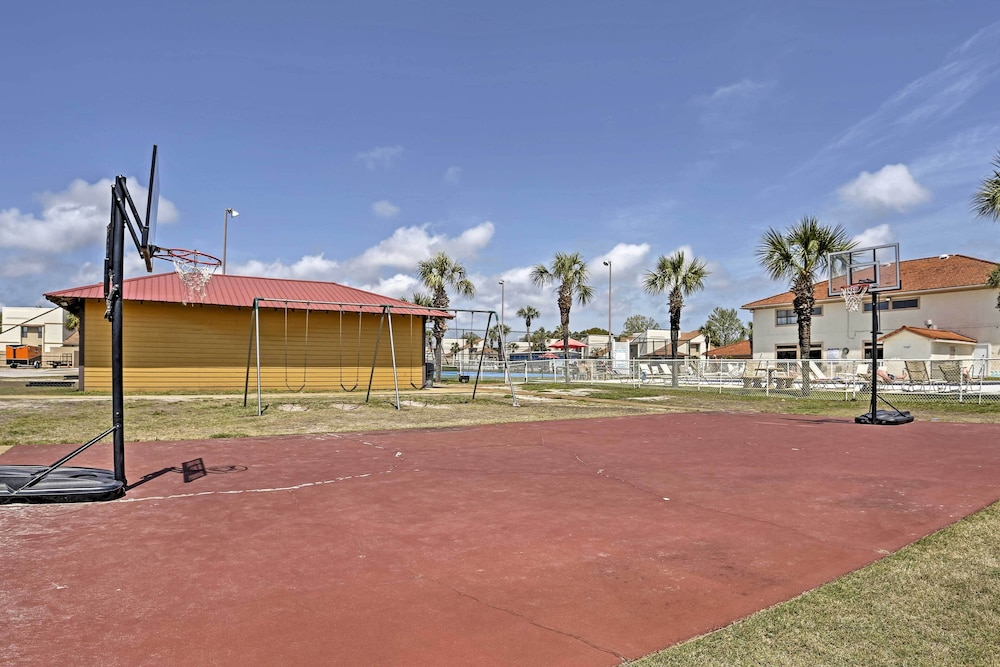 PCB Townhome: Walk to Beaches, Resort Amenities!
