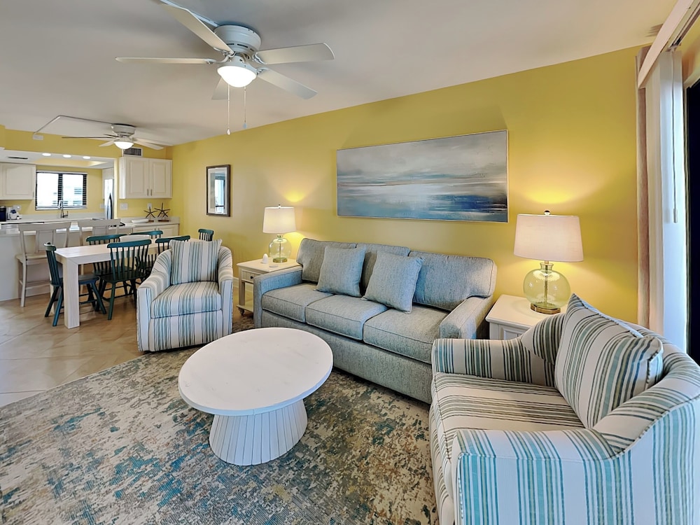 Seaside 2 by Distinctive Beach Rentals