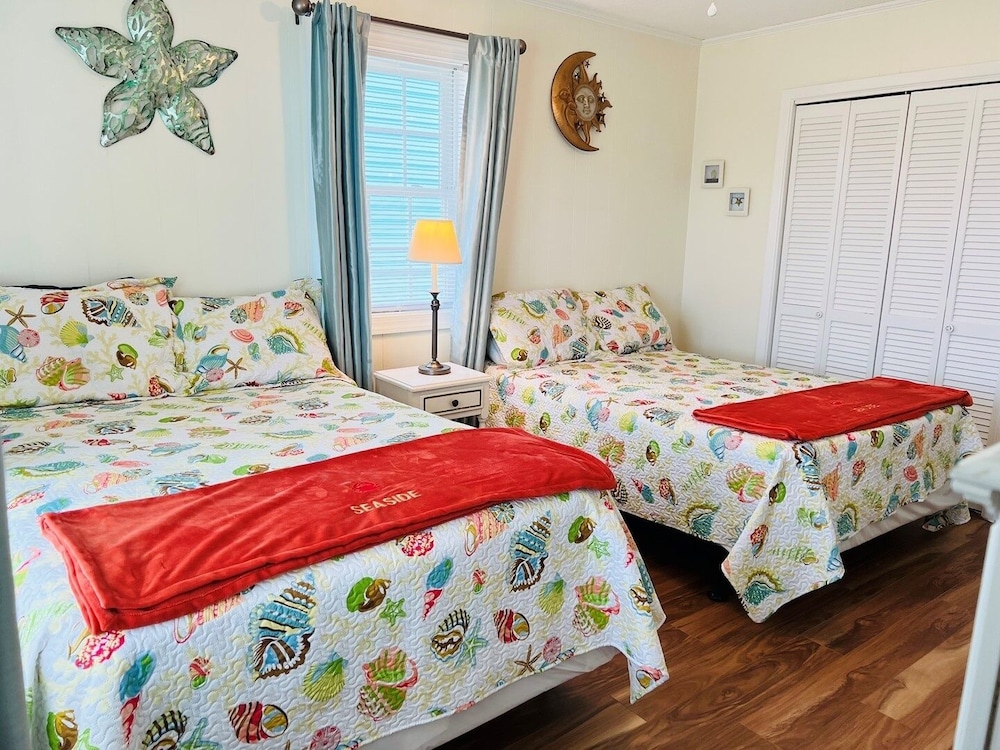 Seaside - 4 Br Home