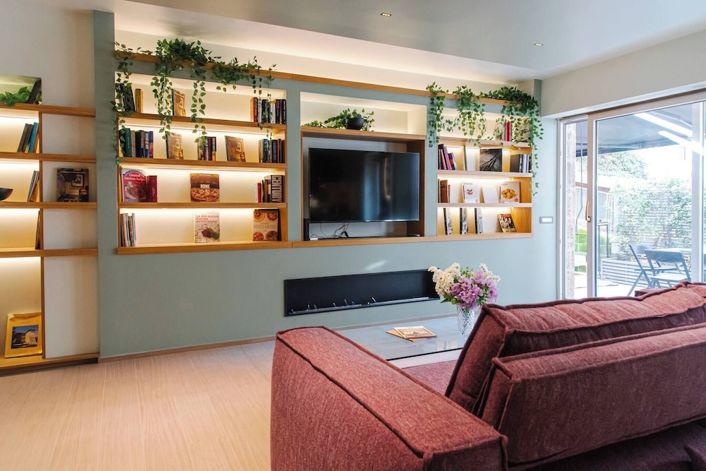 Charming Roma Apartment With Terrace - Perfect for Families and Friends