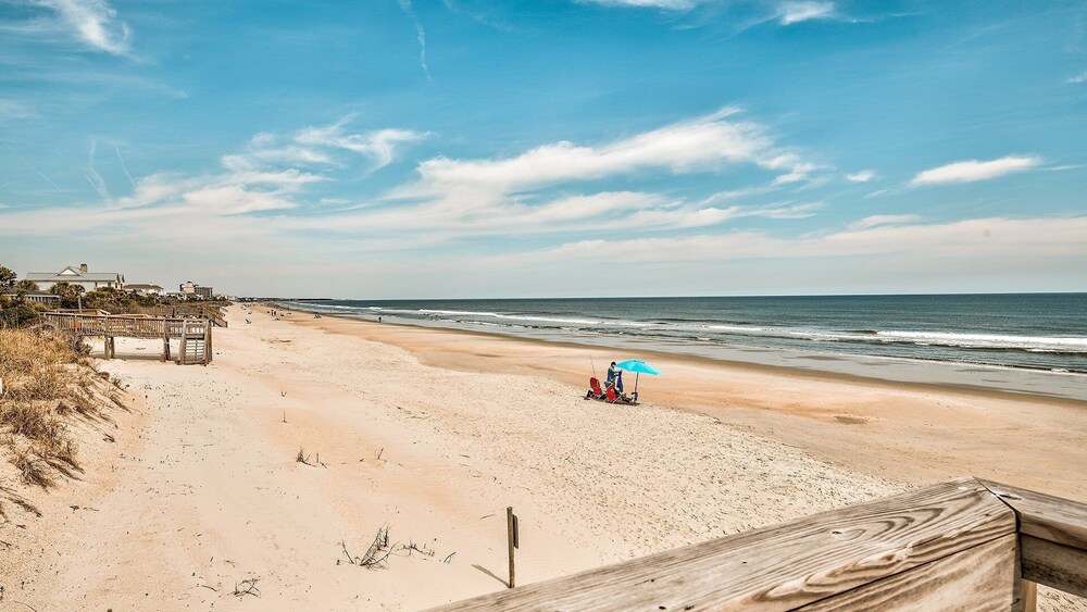 Penthouse Oceanfront Villa At Inlet Point On Litchfield Beach 3 Bedroom Condo by RedAwning