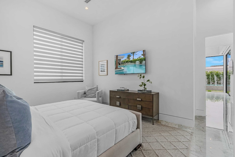 Villa Sleeps 17 w/ Pool, Firepit, Putting Green Bravo Villa 3 by Avantstay