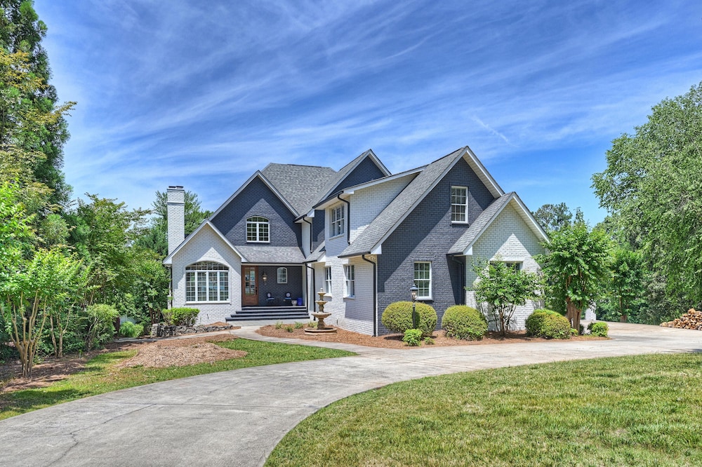 Make a Big Splash in 7BR Lake Norman Home!