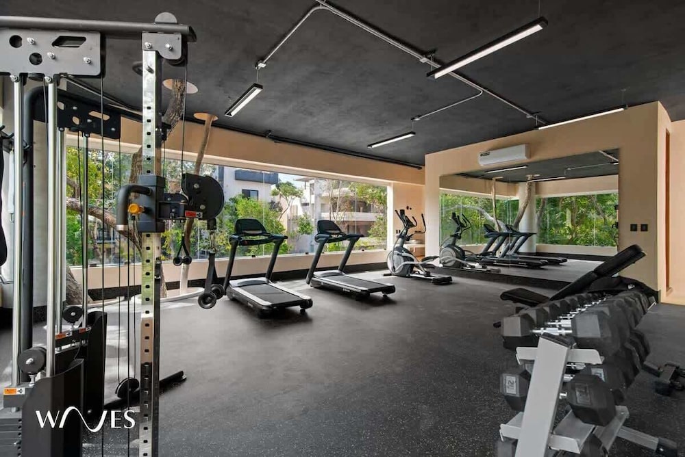 Spacious 3 Br. W/private Pool Exclusive Gym