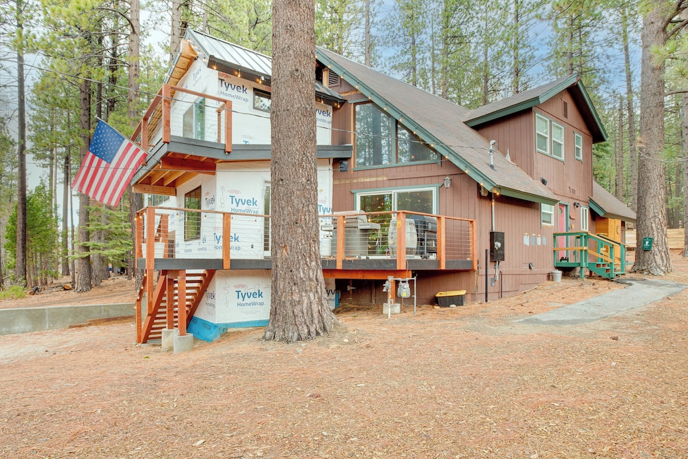 1 Mi to Heavenly Ski Resort: Retreat w/ Hot Tub