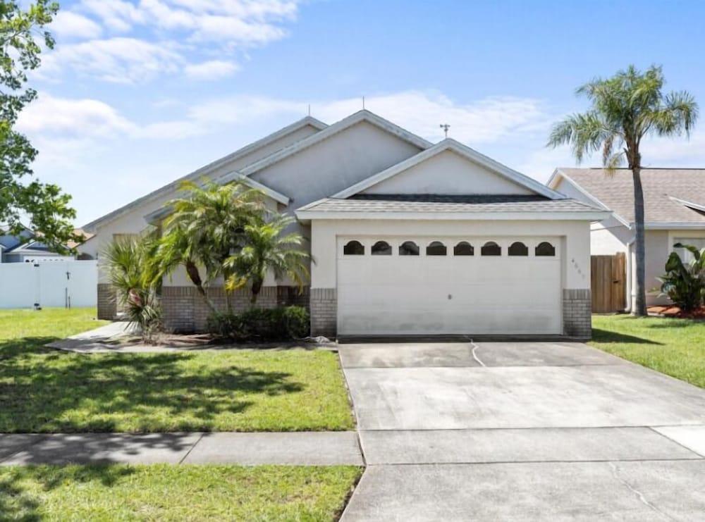 Sunny Private Pool & Spa & Fenced Yard. Nr Parks
