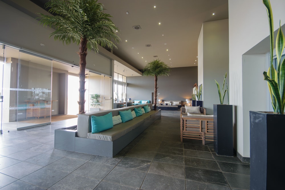 Hotel Oasis Salinas Sea