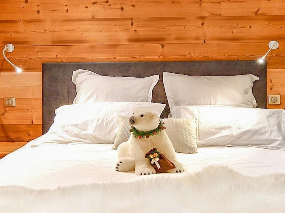 Cosy Chalet in Village of Les Allues photo 2
