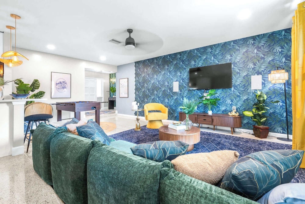Bay Crest House Stay for 10!