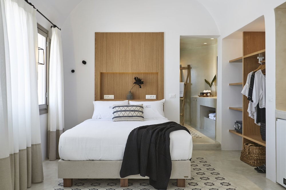 White and Co. La Torre Suites photo 2